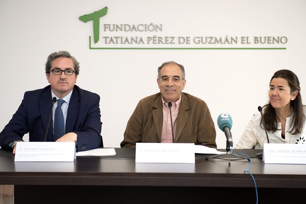 De izquierda a derecha: Álvaro Matud, Director Académico de la Fundación Tatiana Pérez de Guzmán el Bueno , Emilio Chuvieco, Director del Seminario y de la Cátedra de Ética Ambiental de la Fundación Tatiana Pérez de Guzmán el Bueno-Universidad de Alcalá y María Beamonte, directora de la FPSC.